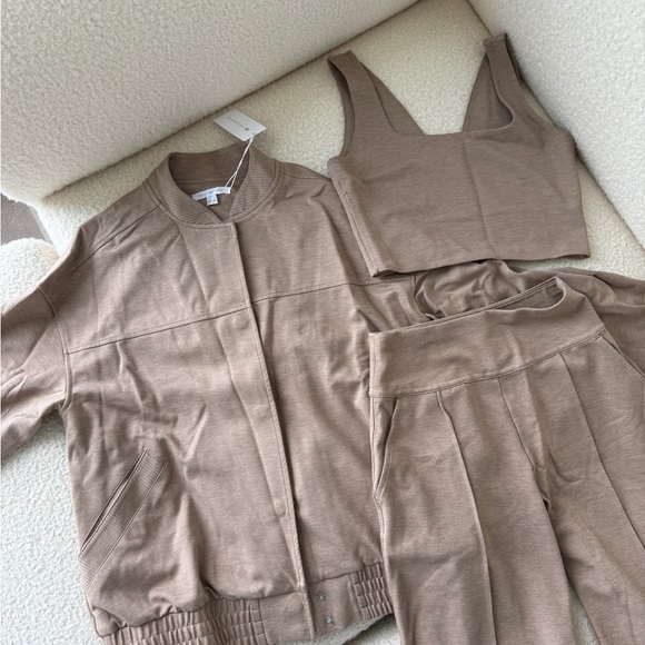 Travis Mathew Set - Picture 1 of 9